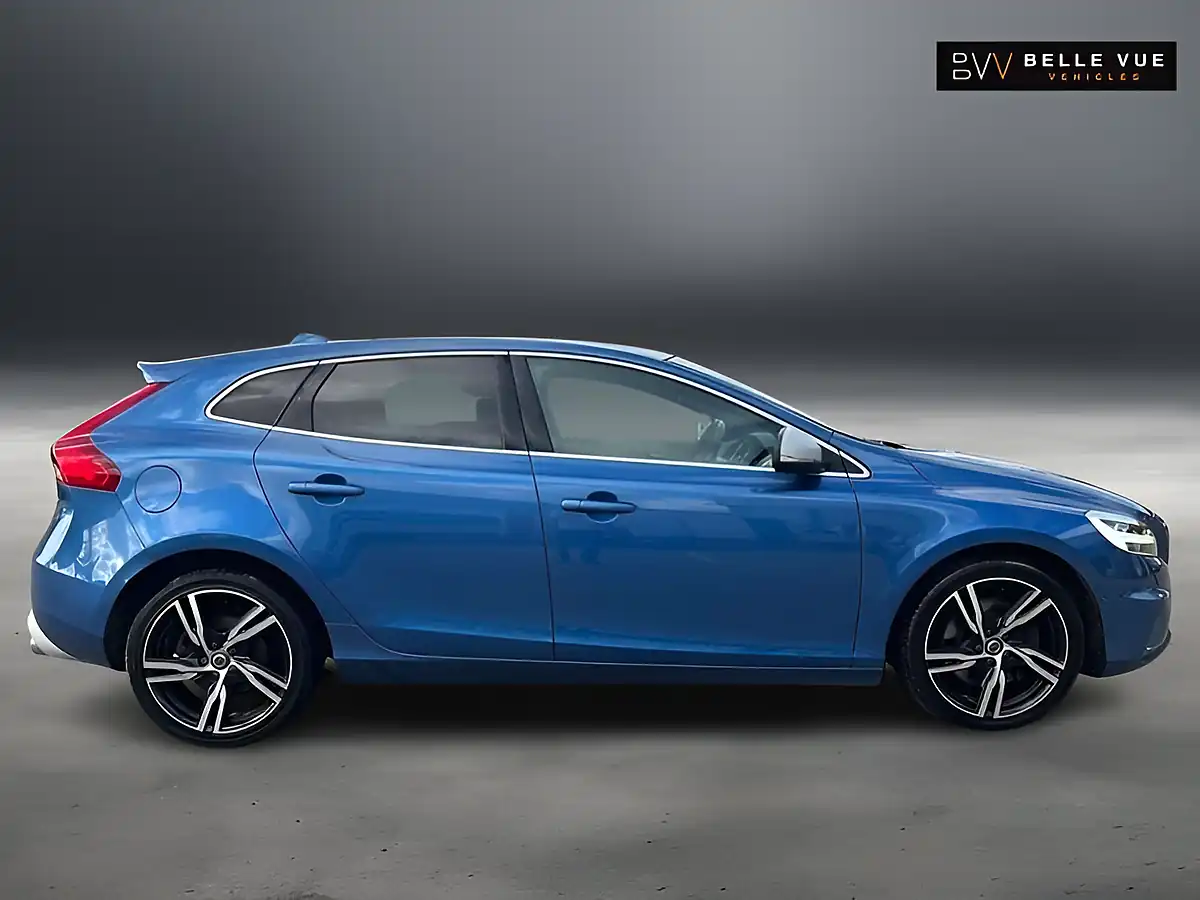 Used 2018 Volvo V40 R-Design Pro Bursting Blue - Interior and Exterior details 2