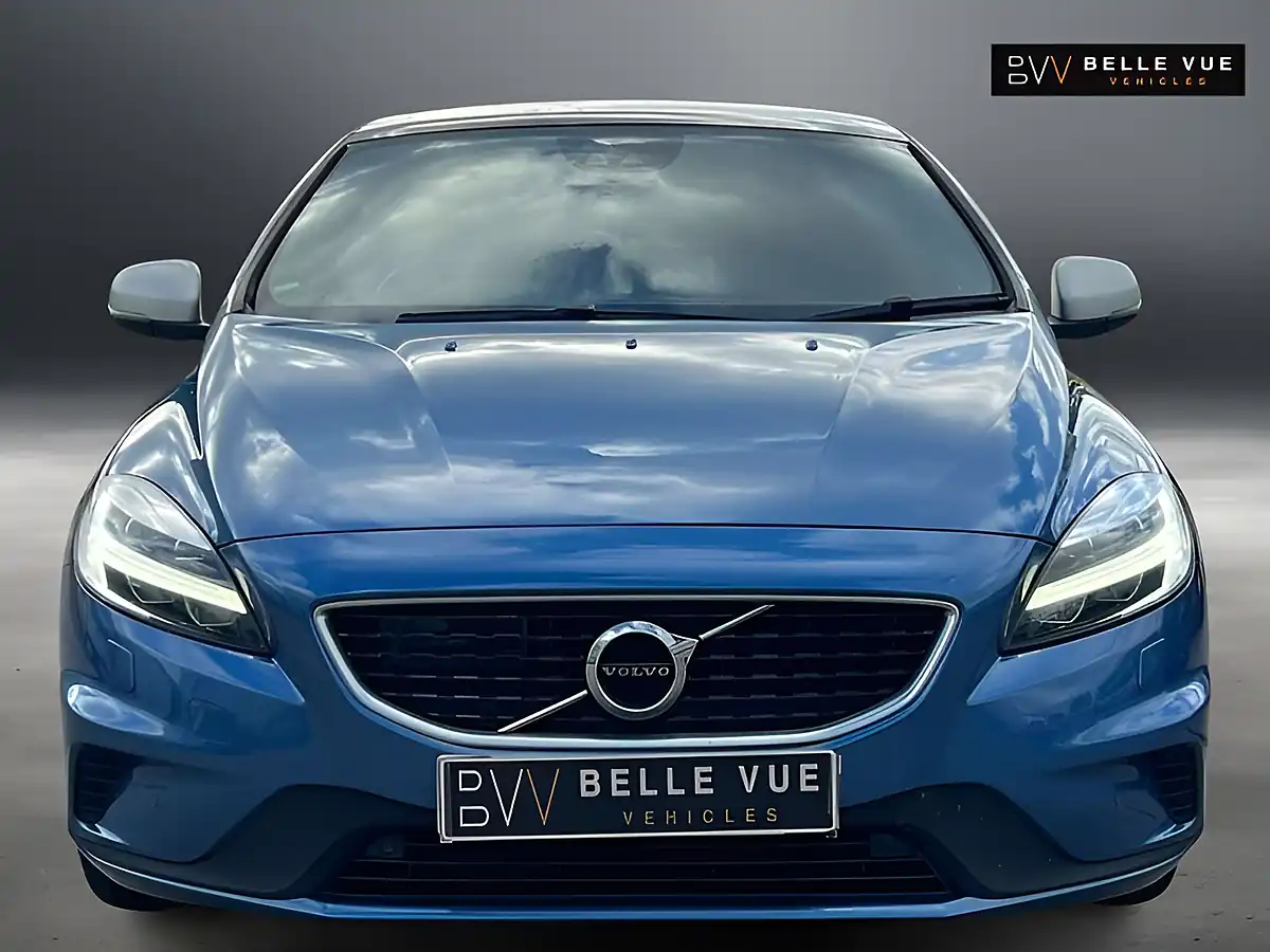 Used 2018 Volvo V40 R-Design Pro Bursting Blue - Interior and Exterior details 7