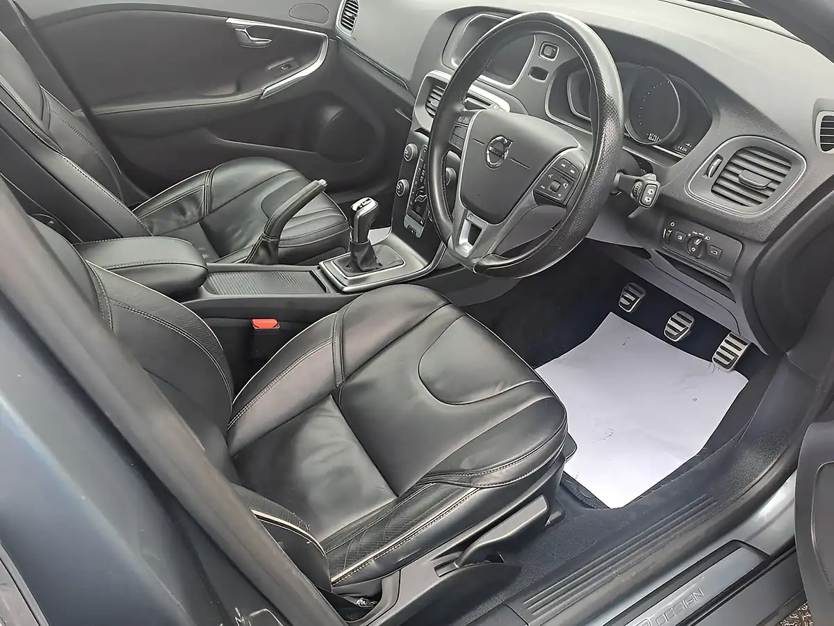 Used 2018 Volvo V40 R-Design Pro Grey - Interior and Exterior details 2