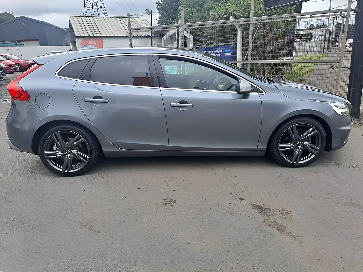 Used 2018 Volvo V40 R-Design Pro Grey - Interior and Exterior details 4
