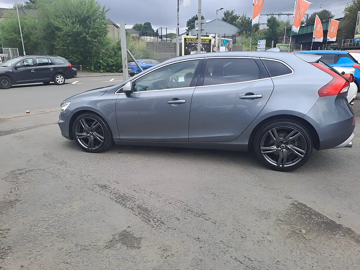 Used 2018 Volvo V40 R-Design Pro Grey - Interior and Exterior details 7