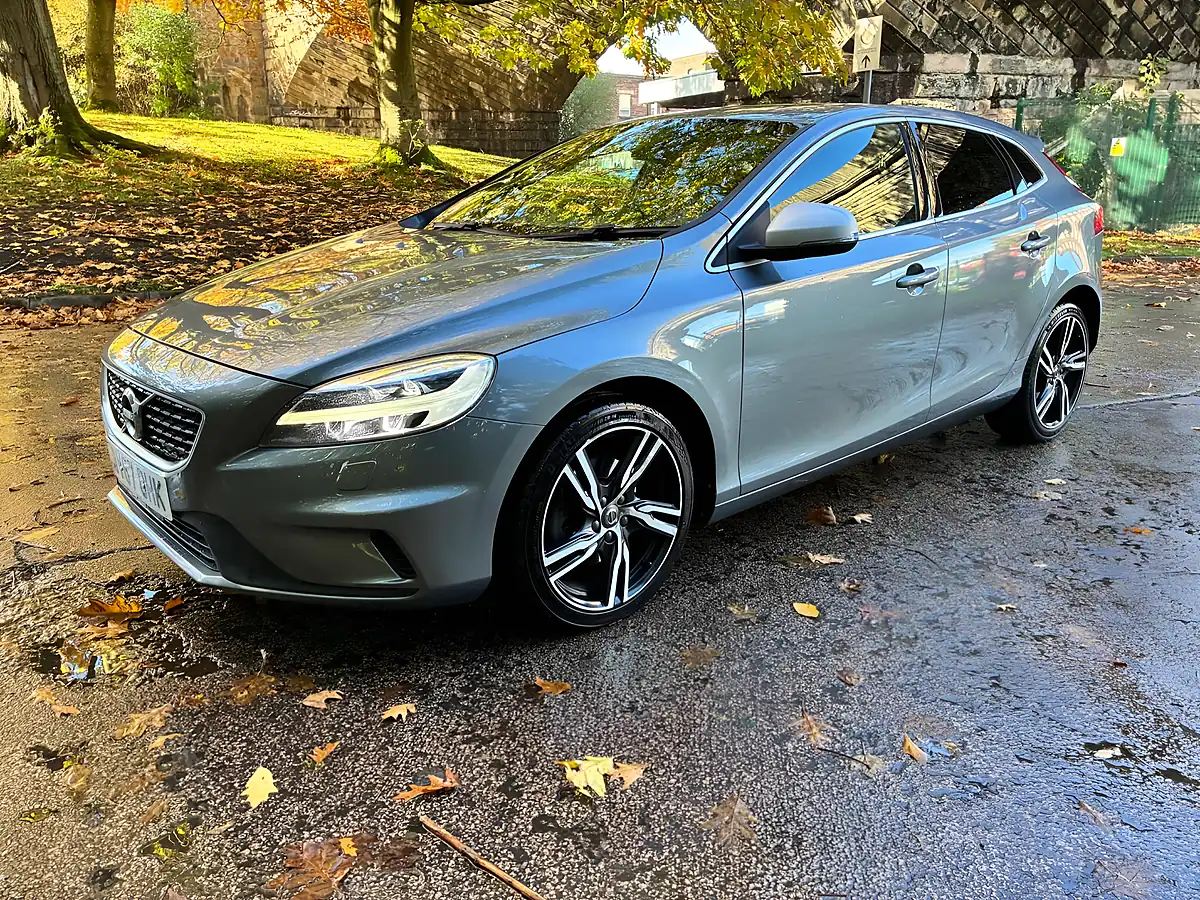 Used 2018 Volvo V40 R-Design Pro Grey - Interior and Exterior details 10