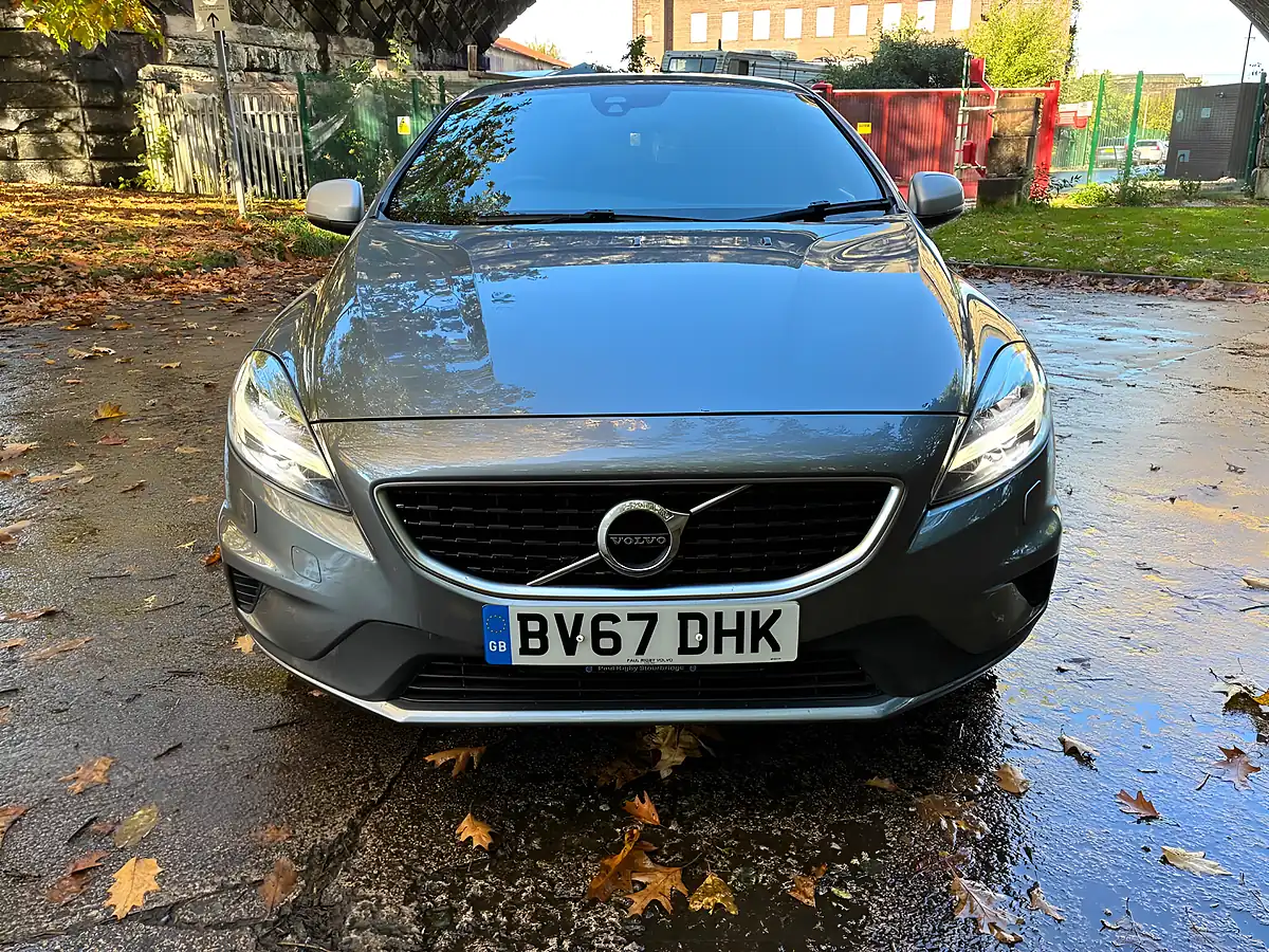 Used 2018 Volvo V40 R-Design Pro Grey - Interior and Exterior details 11