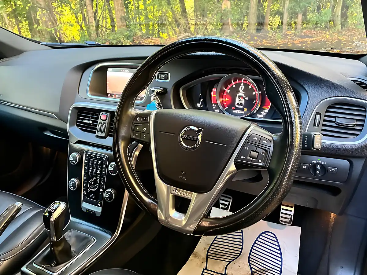 Used 2018 Volvo V40 R-Design Pro Grey - Interior and Exterior details 13