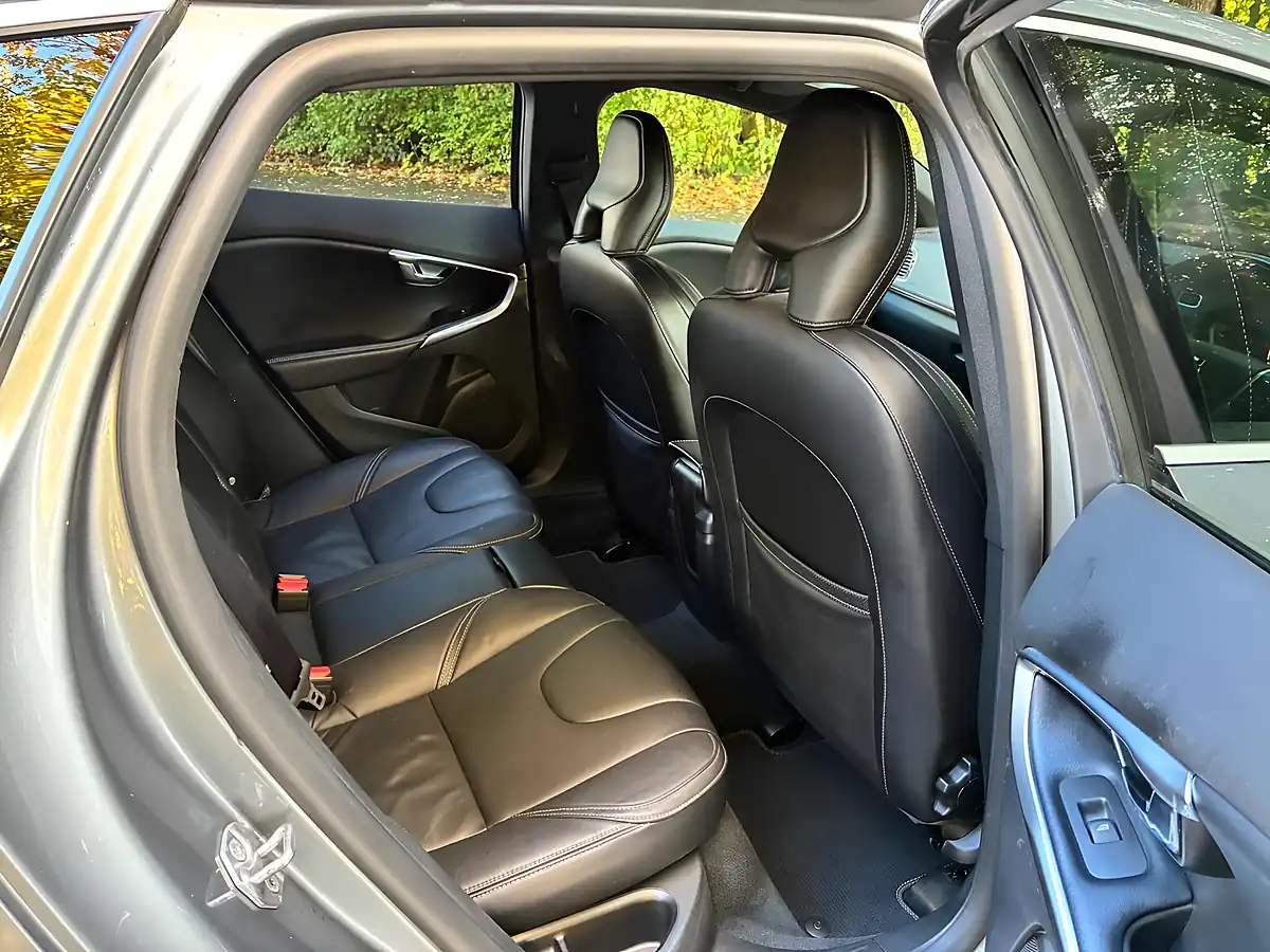 Used 2018 Volvo V40 R-Design Pro Grey - Interior and Exterior details 14