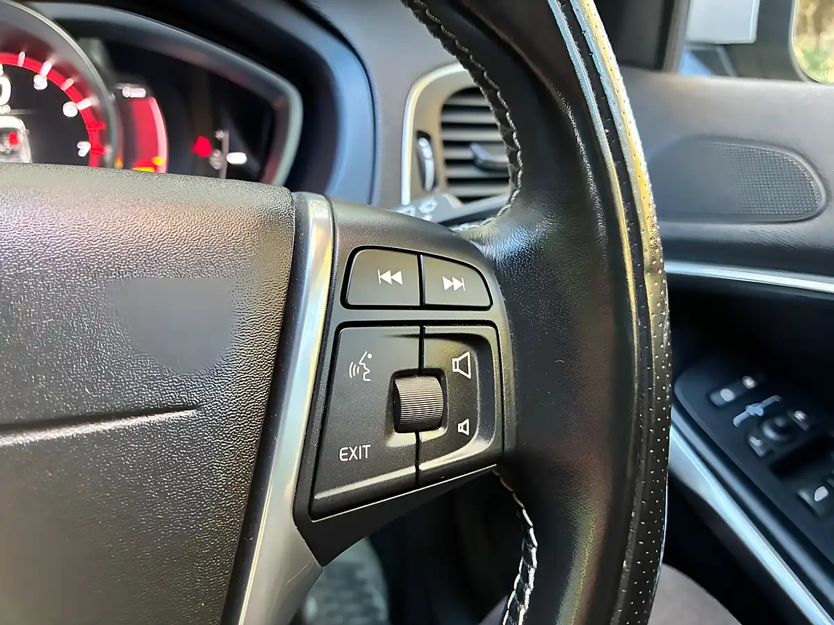 Used 2018 Volvo V40 R-Design Pro Grey - Interior and Exterior details 18