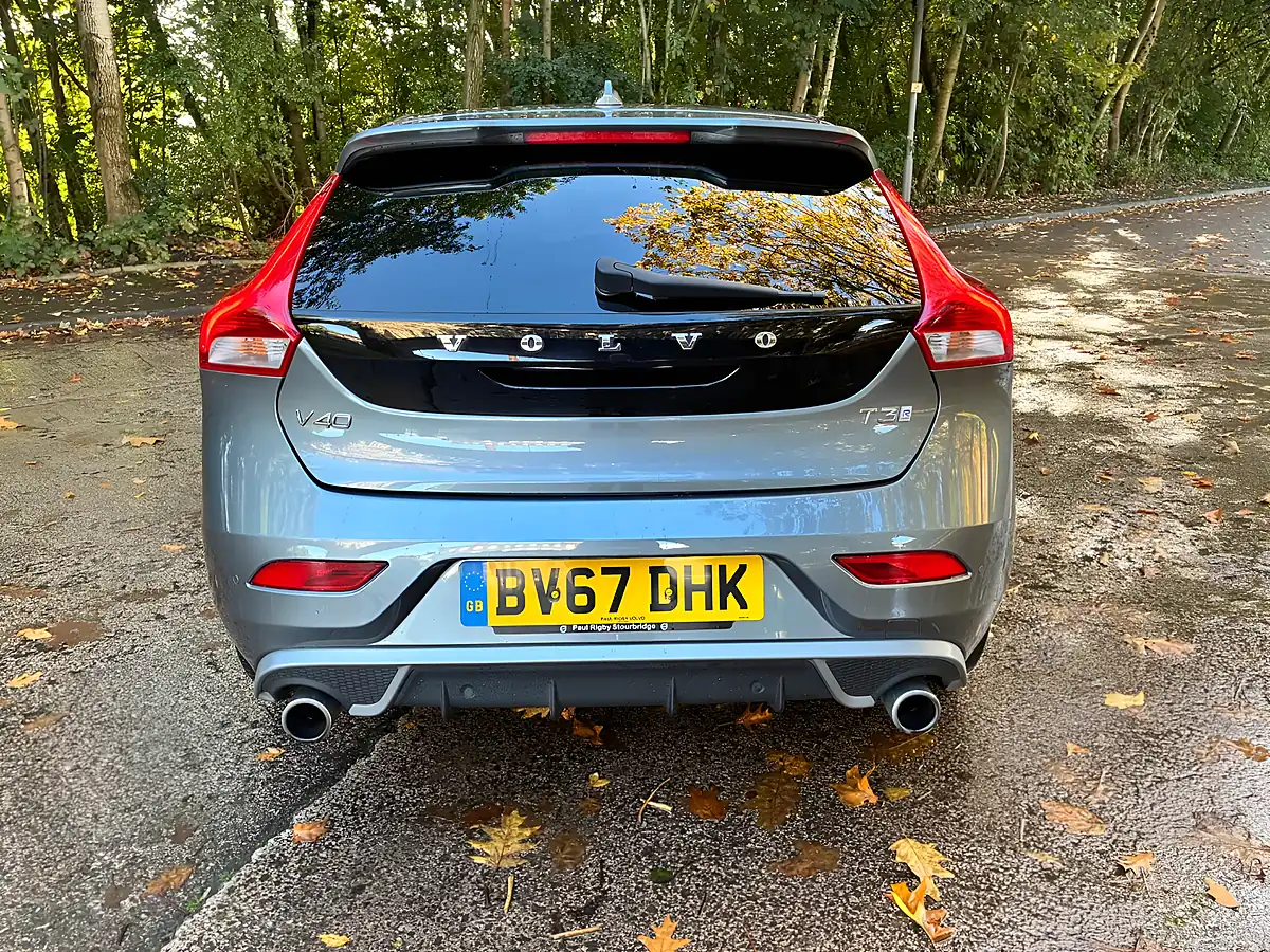 Used 2018 Volvo V40 R-Design Pro Grey - Interior and Exterior details 7