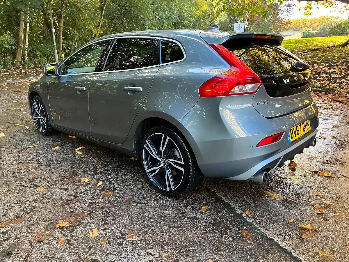 Used 2018 Volvo V40 R-Design Pro Grey - Interior and Exterior details 9