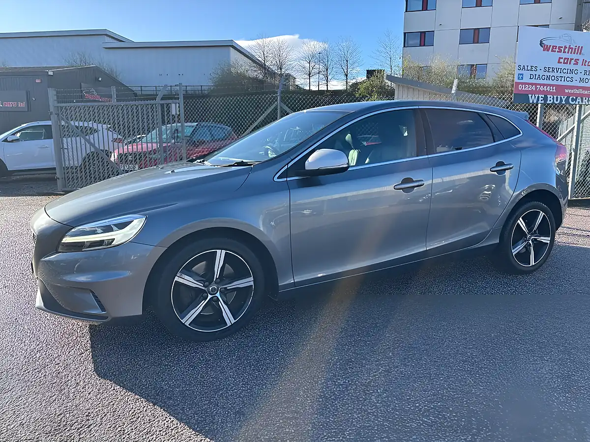 Used 2018 Volvo V40 R-Design Pro Osmium Grey - Interior and Exterior details 13