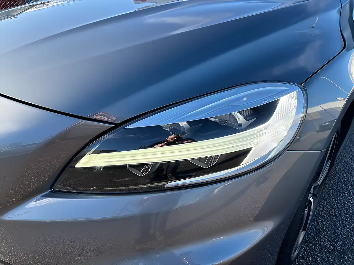 Used 2018 Volvo V40 R-Design Pro Osmium Grey - Interior and Exterior details 14