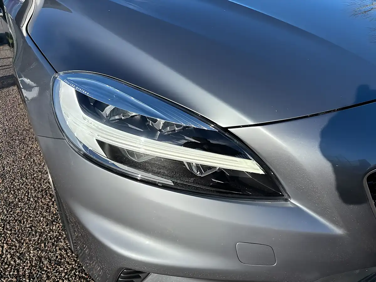 Used 2018 Volvo V40 R-Design Pro Osmium Grey - Interior and Exterior details 15
