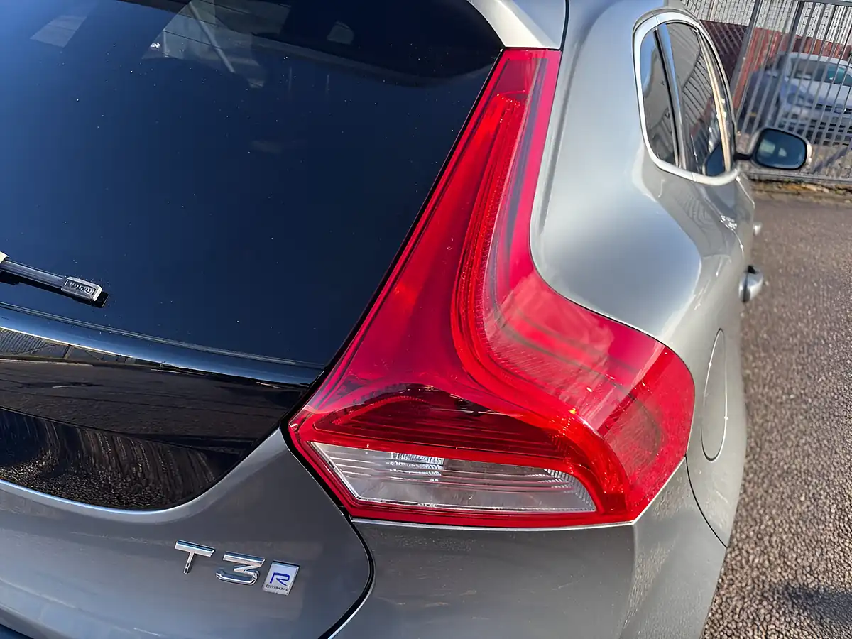 Used 2018 Volvo V40 R-Design Pro Osmium Grey - Interior and Exterior details 18