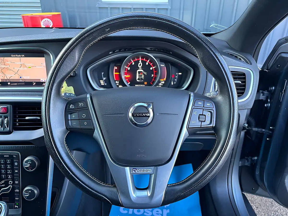 Used 2018 Volvo V40 R-Design Pro Osmium Grey - Interior and Exterior details 20
