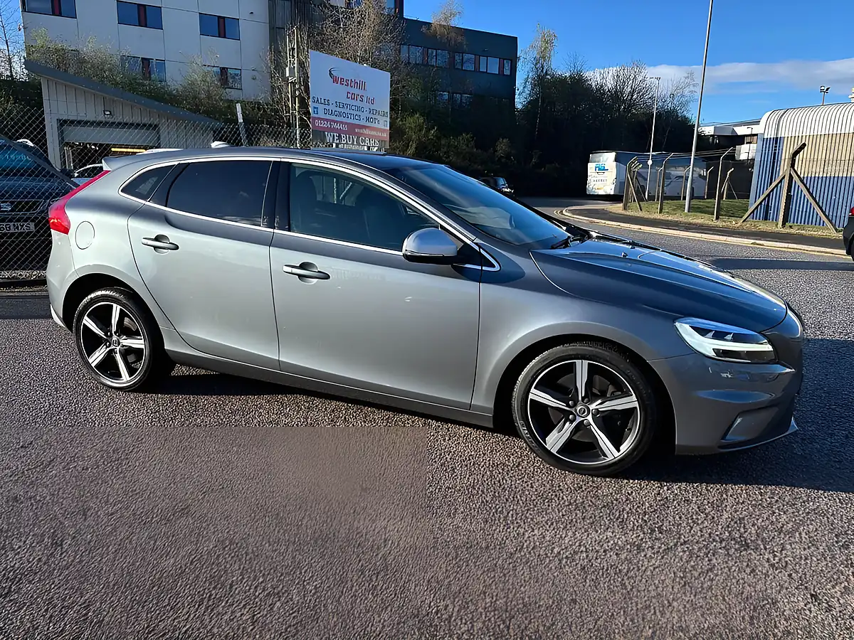 Used 2018 Volvo V40 R-Design Pro Osmium Grey - Interior and Exterior details 6