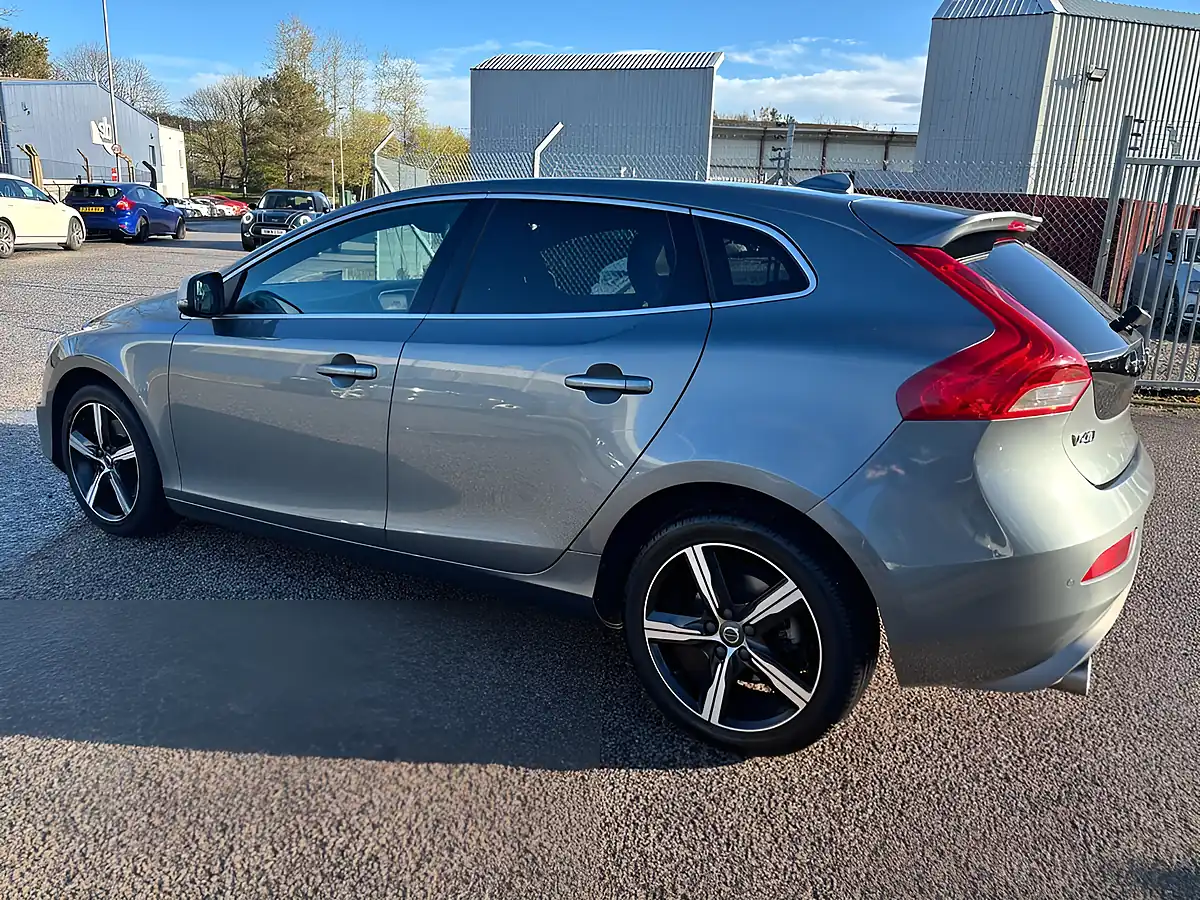 Used 2018 Volvo V40 R-Design Pro Osmium Grey - Interior and Exterior details 8