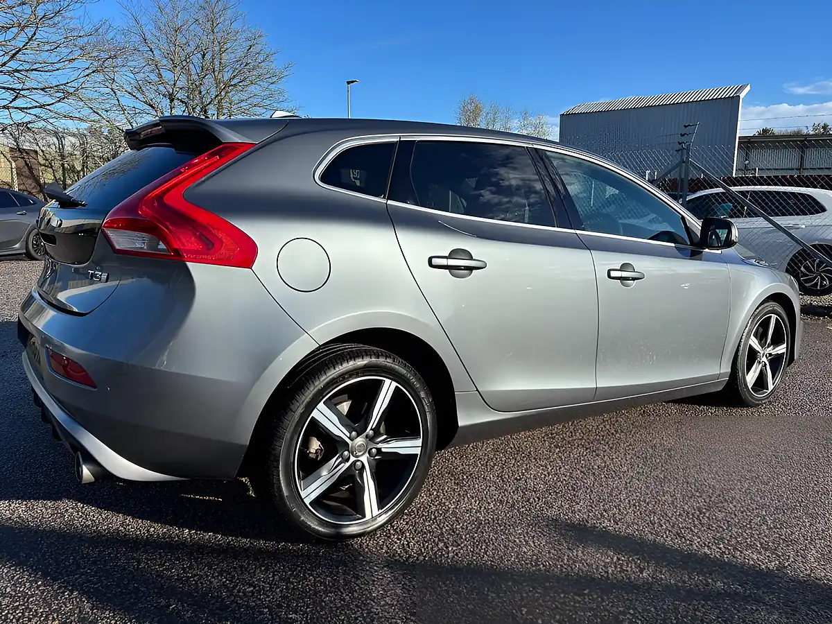 Used 2018 Volvo V40 R-Design Pro Osmium Grey - Interior and Exterior details 9