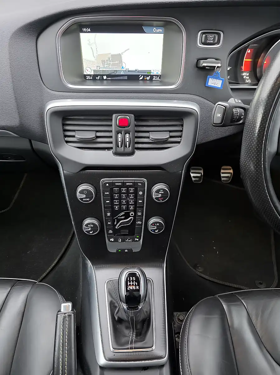 Used 2018 Volvo V40 R-Design Pro Silver - Interior and Exterior details 10