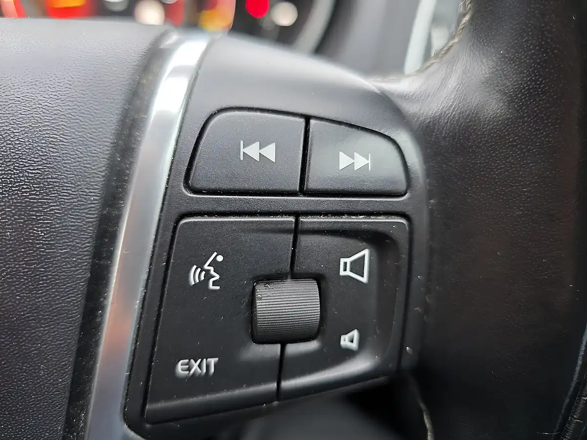 Used 2018 Volvo V40 R-Design Pro Silver - Interior and Exterior details 11