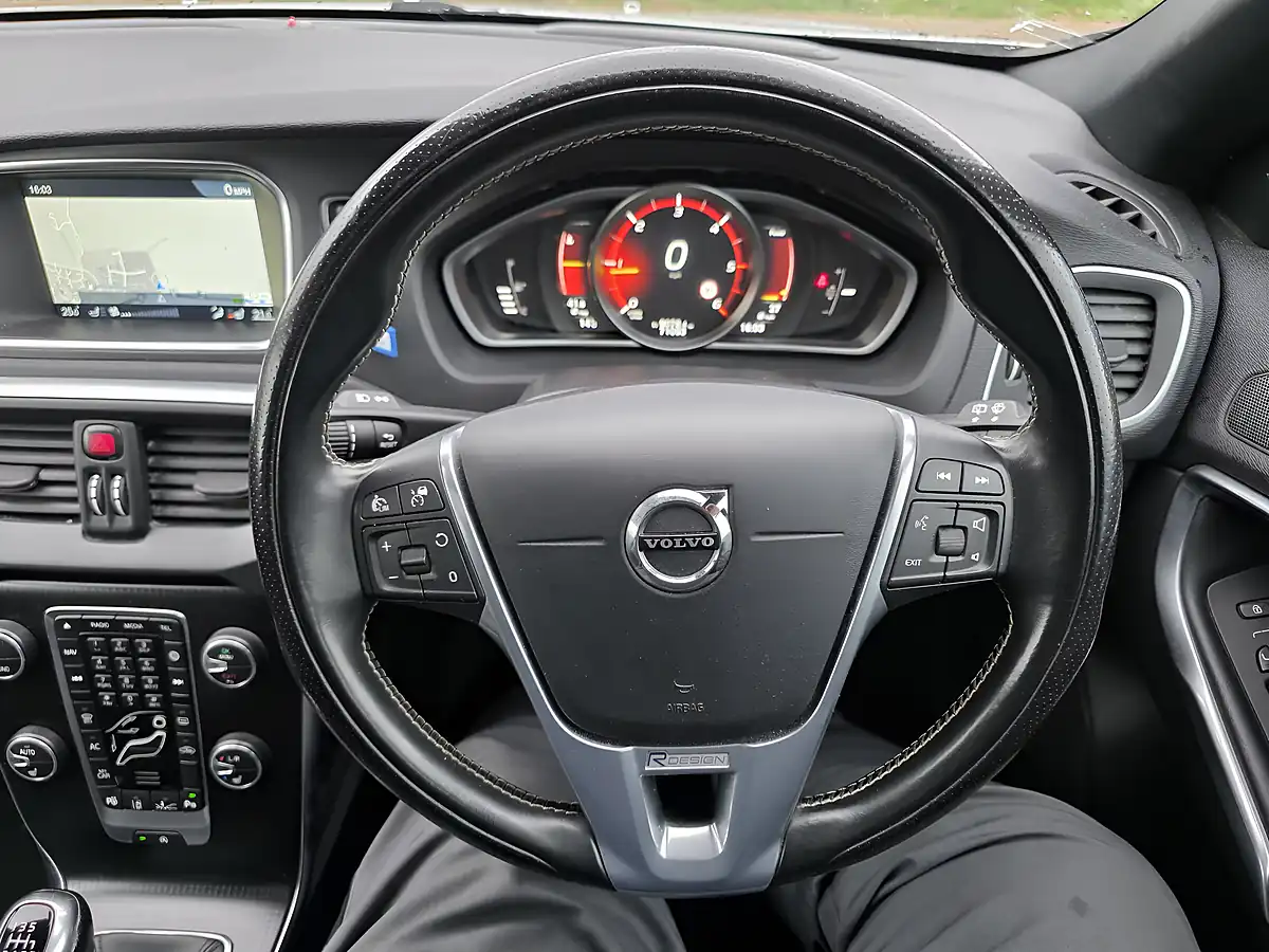 Used 2018 Volvo V40 R-Design Pro Silver - Interior and Exterior details 12