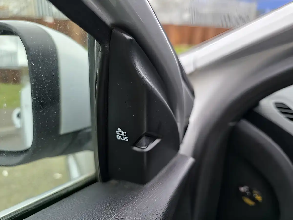 Used 2018 Volvo V40 R-Design Pro Silver - Interior and Exterior details 14