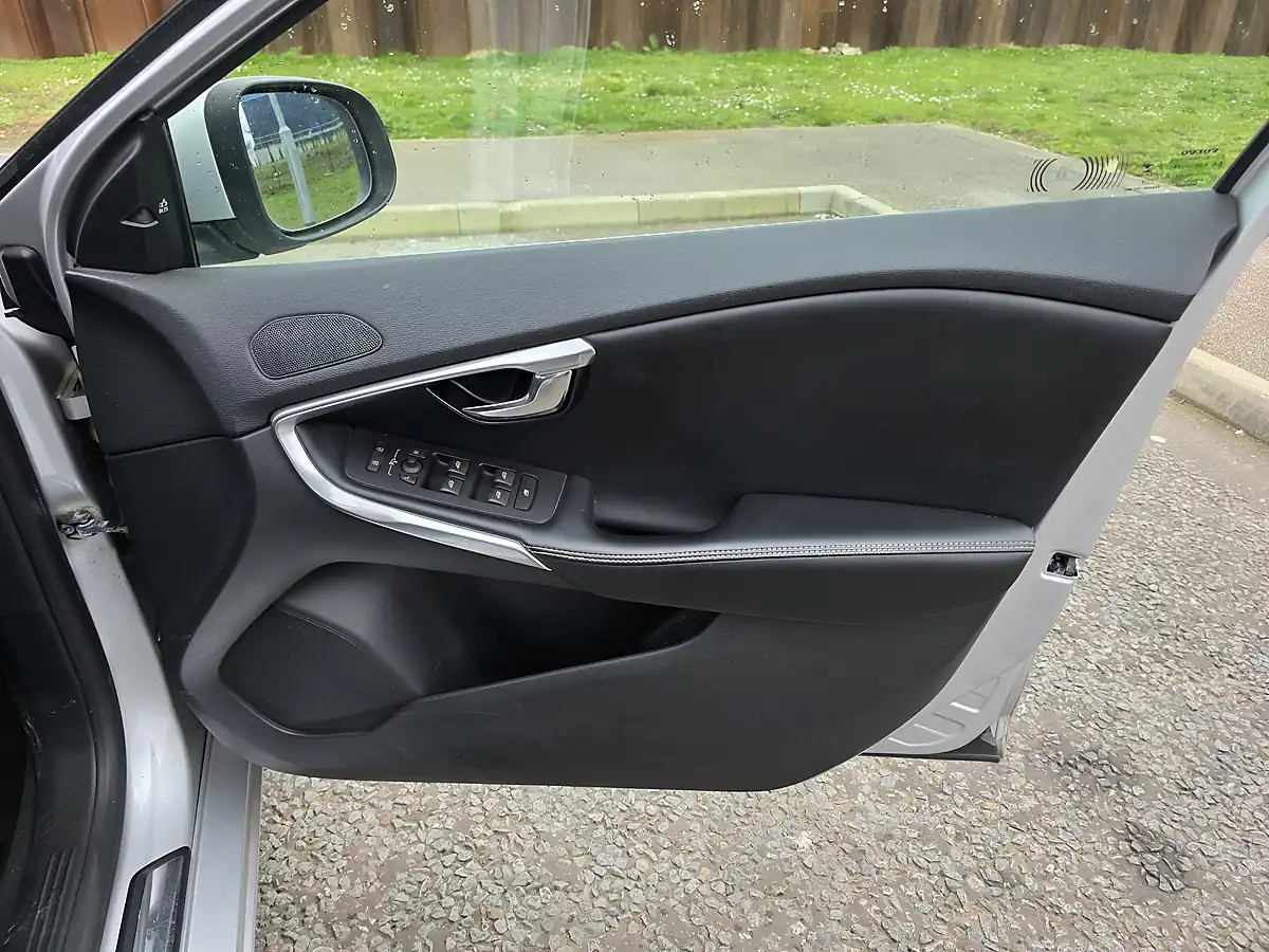 Used 2018 Volvo V40 R-Design Pro Silver - Interior and Exterior details 16