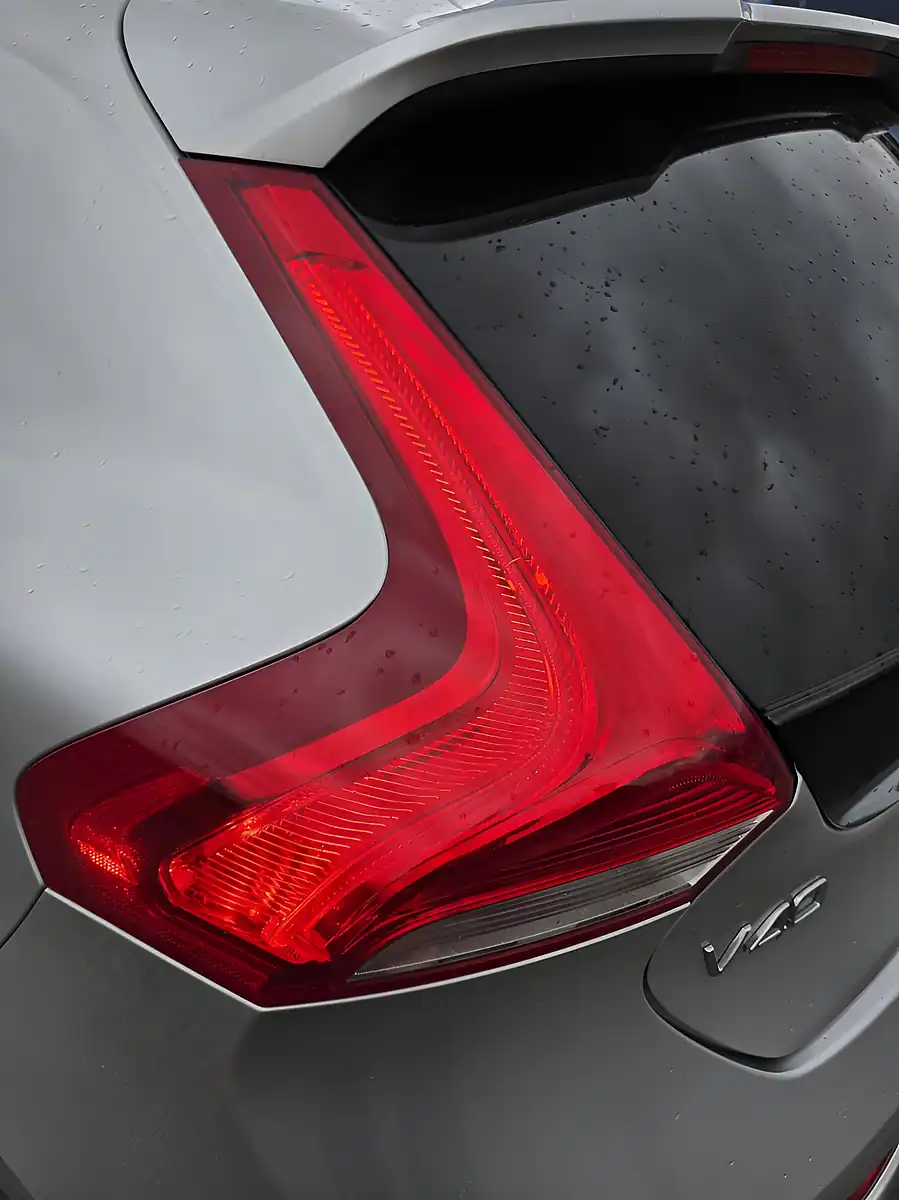 Used 2018 Volvo V40 R-Design Pro Silver - Interior and Exterior details 19