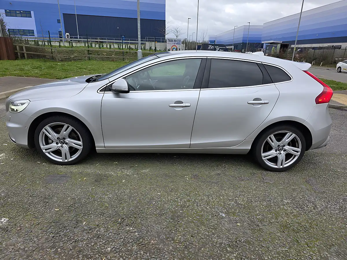 Used 2018 Volvo V40 R-Design Pro Silver - Interior and Exterior details 4