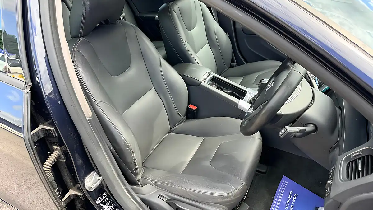 Used 2018 Volvo V60 Business Edition Lux Blue - Interior and Exterior details 11