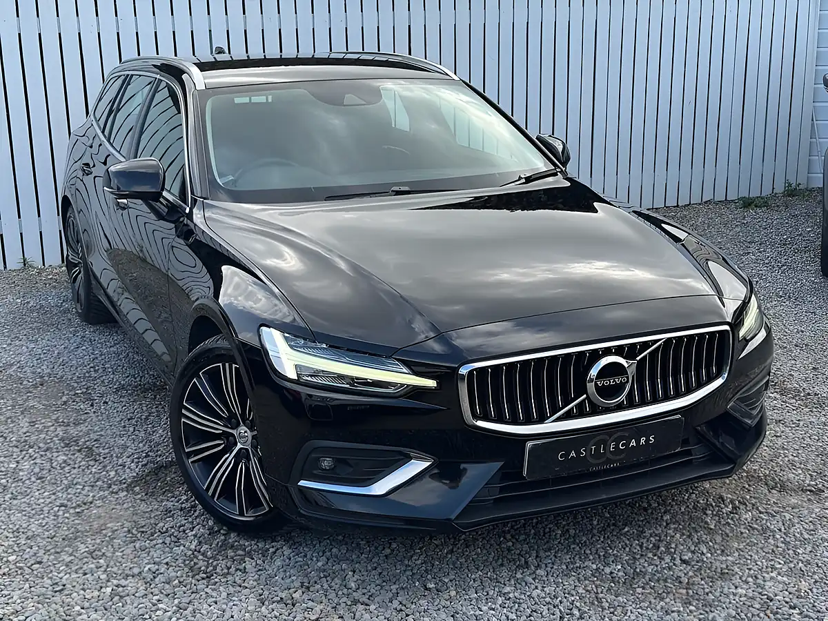 Used 2018 Volvo V60 Inscription Black - Front View