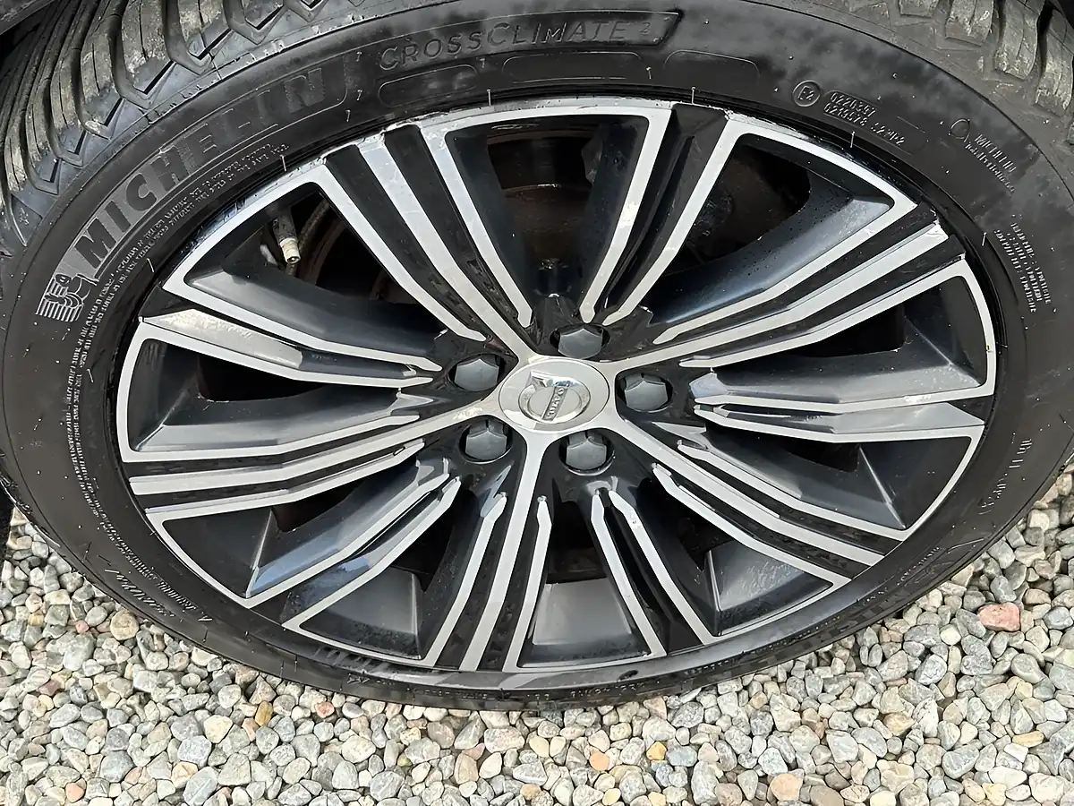 Used 2018 Volvo V60 Inscription Black - Interior and Exterior details 11