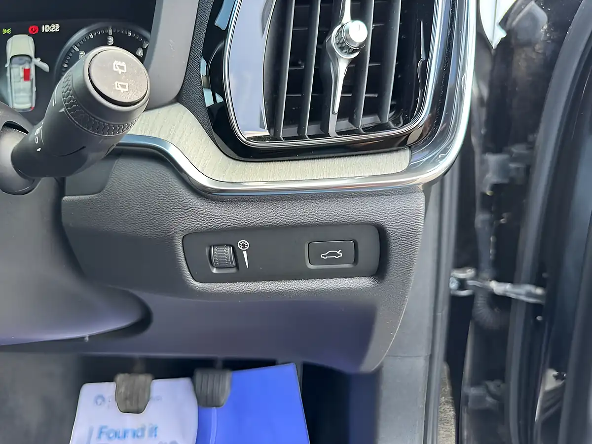 Used 2018 Volvo V60 Inscription Black - Interior and Exterior details 19
