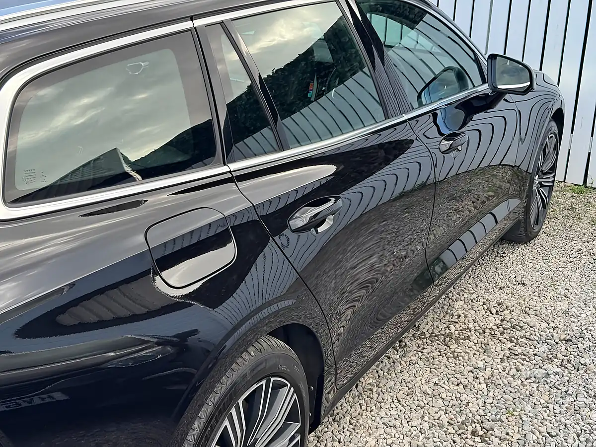 Used 2018 Volvo V60 Inscription Black - Interior and Exterior details 9