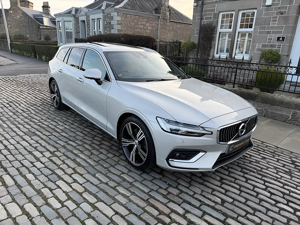 Used 2018 Volvo V60 Inscription Pro Birch Gold - Interior and Exterior details 10