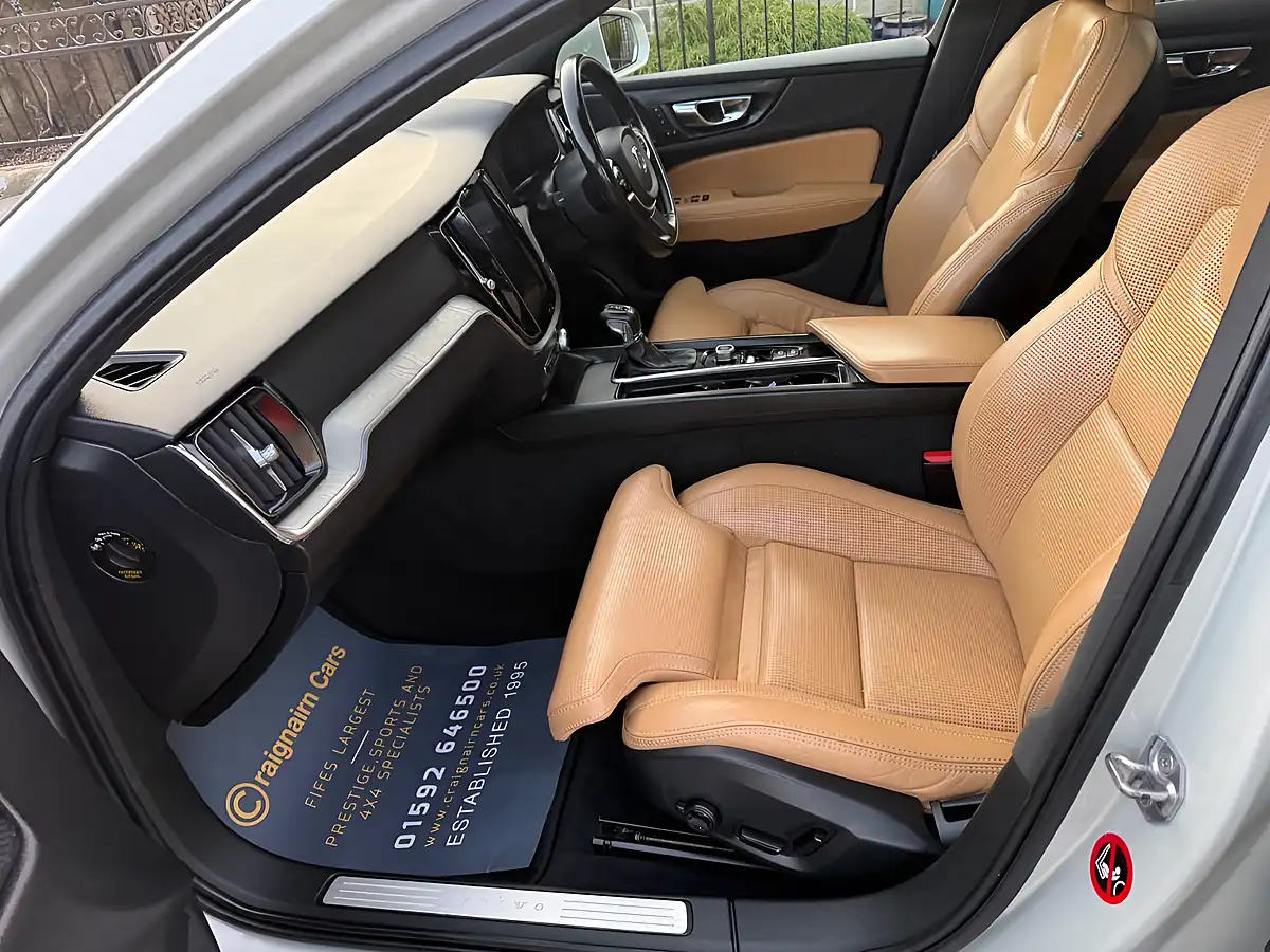 Used 2018 Volvo V60 Inscription Pro Birch Gold - Interior and Exterior details 20