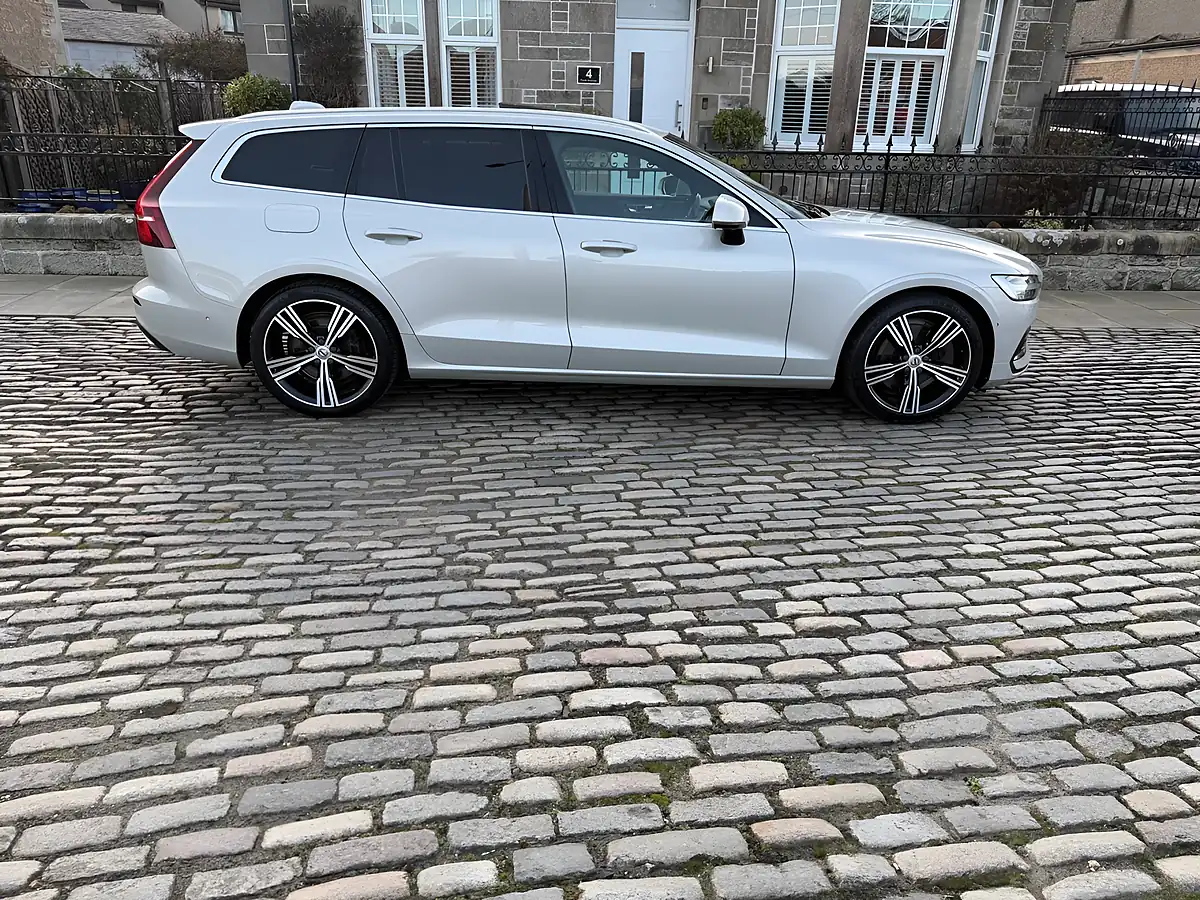 Used 2018 Volvo V60 Inscription Pro Birch Gold - Interior and Exterior details 4