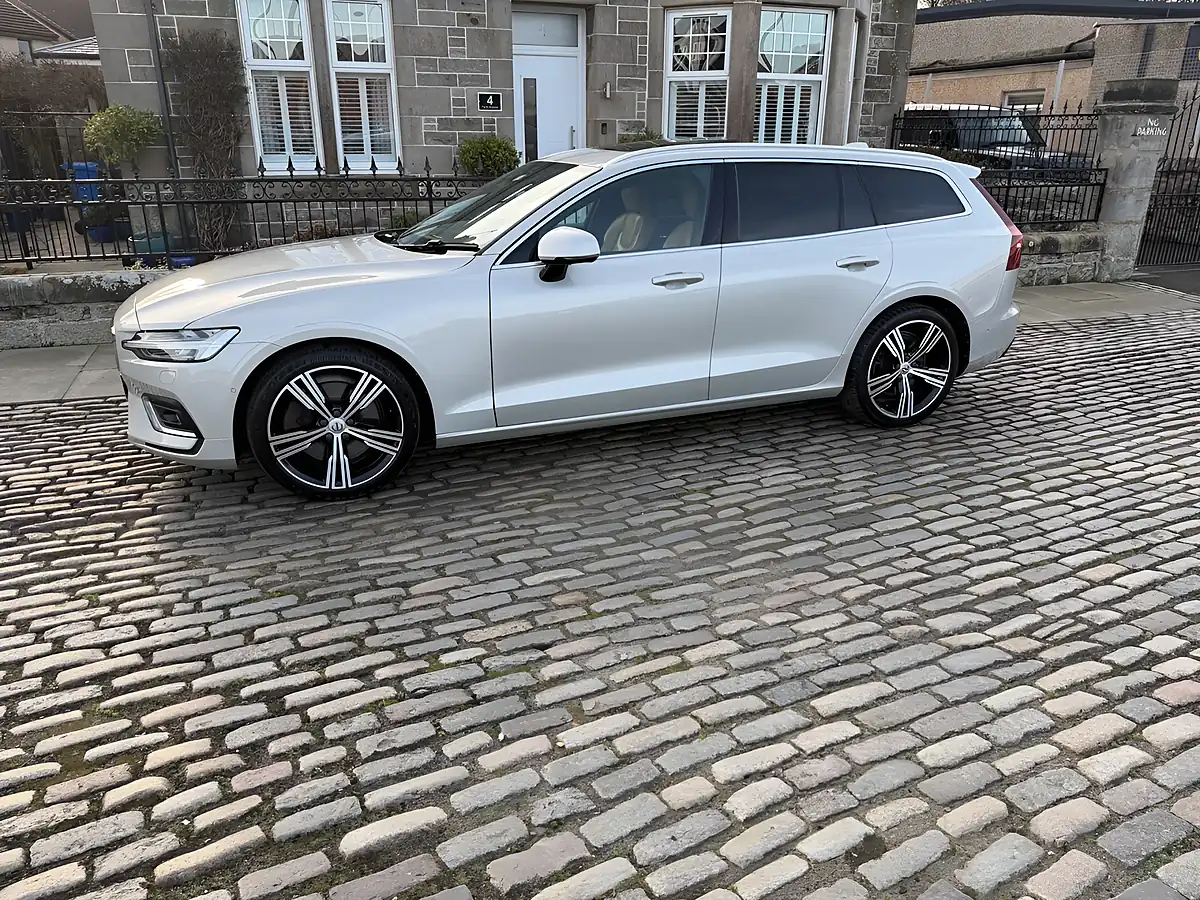 Used 2018 Volvo V60 Inscription Pro Birch Gold - Interior and Exterior details 9