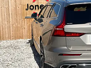 Used 2018 Volvo V60 Inscription Pro Silver - Interior and Exterior details 10