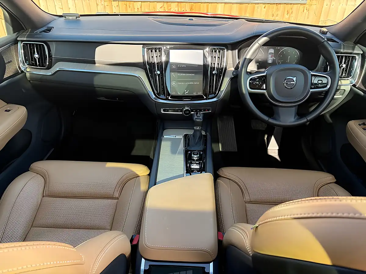 Used 2018 Volvo V60 Inscription Pro Silver - Interior and Exterior details 11
