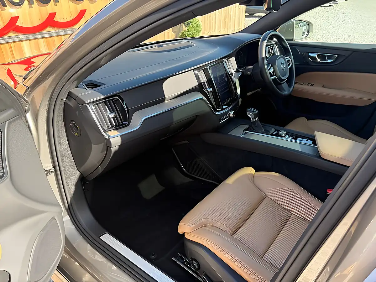 Used 2018 Volvo V60 Inscription Pro Silver - Interior and Exterior details 13