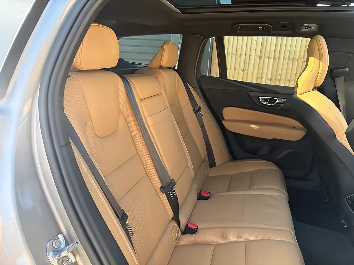 Used 2018 Volvo V60 Inscription Pro Silver - Interior and Exterior details 16