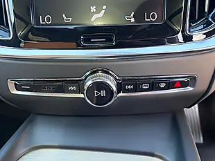 Used 2018 Volvo V60 Inscription Pro Silver - Interior and Exterior details 17