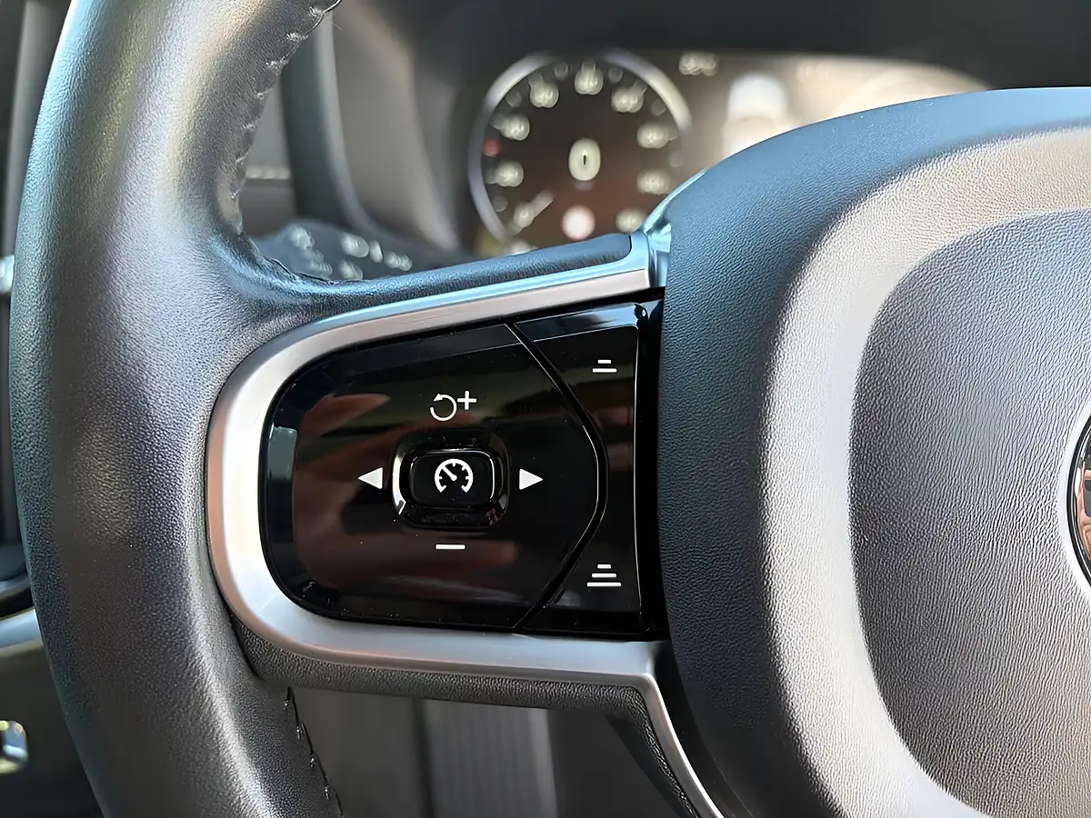Used 2018 Volvo V60 Inscription Pro Silver - Interior and Exterior details 18