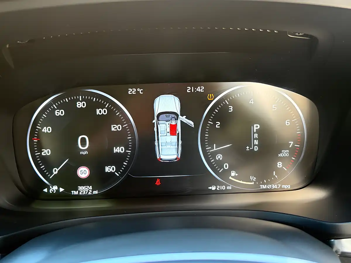 Used 2018 Volvo V60 Inscription Pro Silver - Interior and Exterior details 19