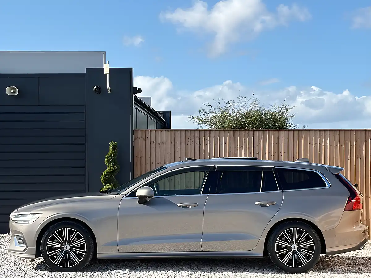 Used 2018 Volvo V60 Inscription Pro Silver - Interior and Exterior details 4