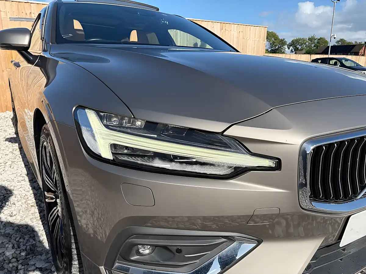 Used 2018 Volvo V60 Inscription Pro Silver - Interior and Exterior details 6