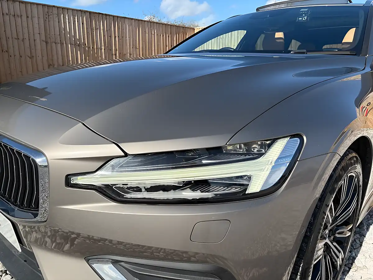 Used 2018 Volvo V60 Inscription Pro Silver - Interior and Exterior details 7