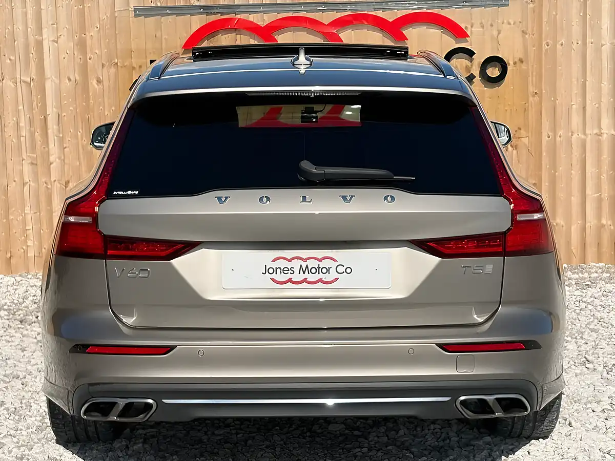 Used 2018 Volvo V60 Inscription Pro Silver - Interior and Exterior details 8