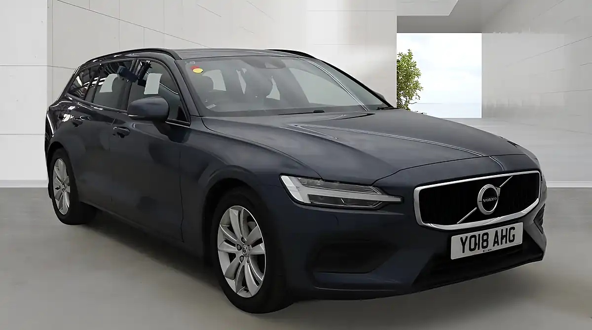 Used 2018 Volvo V60 Momentum Blue - Front View