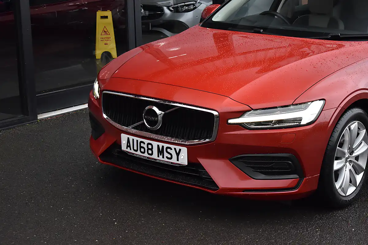 Used 2018 Volvo V60 Momentum Fusion Red - Interior and Exterior details 10