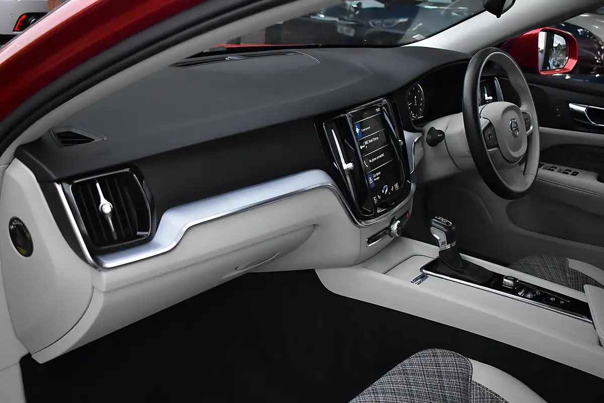 Used 2018 Volvo V60 Momentum Fusion Red - Interior and Exterior details 13